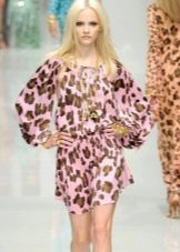 Šaty s leopardím vzorom