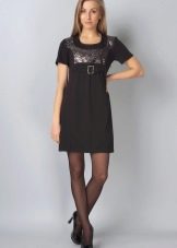 Halflange zwarte jurk met hoge taille
