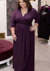 Duga haljina s rukavima za debelu ženu