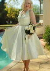 50-ųjų metų satino vestuvinė suknelė be rankovių