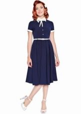 robe bleue de style vintage des années 50 avec col blanc