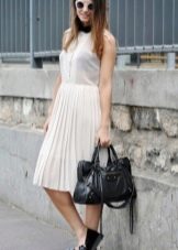 Pleated dress with loafers