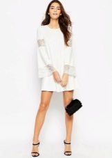 Flared white dress with flared sleeves
