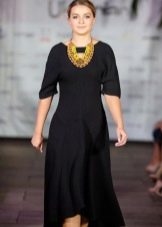 Čierne ukrajinské pletené šaty