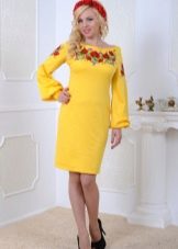 Geltona ukrainietiška megzta suknelė