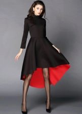Čierne pletené šaty s červenou farbou