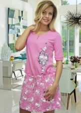 Růžové pletené domácí šaty s nízkým pasem
