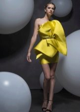 Balo elbisesi sarı