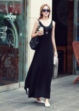 فستان طويل أسود بدون أكمام