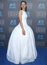 Long white evening dress to the floor with a bell skirt
