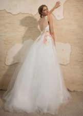 Сватбена рокля А-силует с отворен гръб