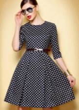60-ųjų stiliaus suknelės aksesuarai