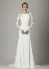 Gaun pengantin yang dipasang dengan renda