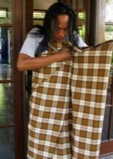 Sarong in Burma - a way of tying