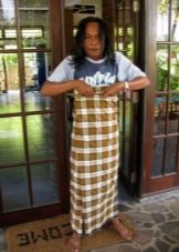 Sarong as a skirt - a way of tying in Burma