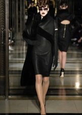 Outerwear para um vestido de couro preto