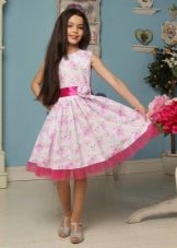 Elegante jurk voor een meisje van 8-9 jaar met een print