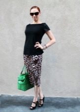 Kako nositi leopard pencil suknju