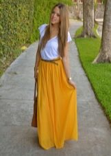 falda larga amarilla de verano