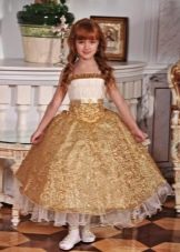 Precioso vestido de baile dorado para niñas.