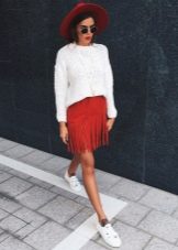 Mini-jupe rouge à franges