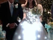 podsvietené svadobné šaty - skutočné foto