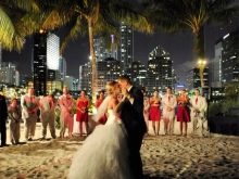 Svatební šaty na svatbu v Miami