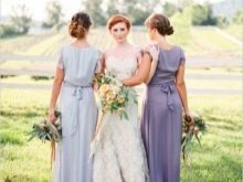 Levandų spalvos vestuvinės suknelės