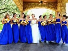 Gaun pengiring pengantin berwarna biru