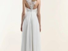 Gaun pengantin dengan renda di bagian belakang
