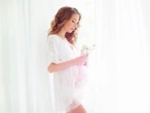 Vestido blanco de encaje para sesión de fotos de embarazadas