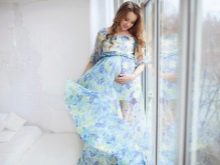 Fotoshoot van een zwangere vrouw in een fotostudio
