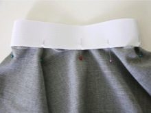 Nababanat na waistband para sa isang half-sun skirt