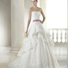 Gaun pengantin panjang dalam gaya puteri 2015 dengan potongan kompleks