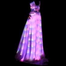 Vestuvinė suknelė su ryškiomis šviesomis