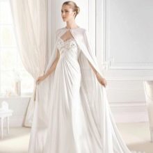 Gaun pengantin dengan mantilla