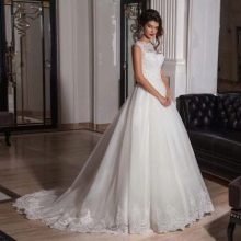 Lush Wedding Dress ng Crystal Design