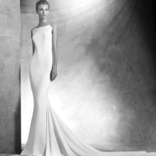 Vestit de núvia a l'estil del minimalisme de Pronovias 2016