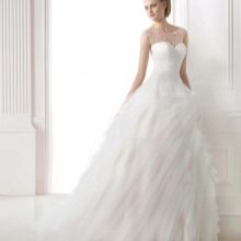 فستان زفاف متعدد الطبقات من برونوفياس