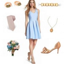 Accessori beige per un vestito blu