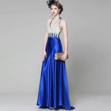 Bílé a modré večerní šaty z Číny