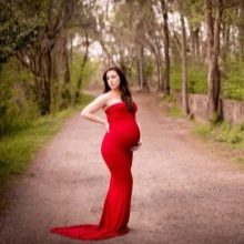 Червена дълга плетена рокля за бременни