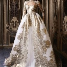 Baroka stila kāzu kleita ar zelta aplikāciju
