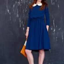 فستان بياقة محبوكة باللون الأزرق