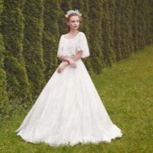  Gaun pengantin dengan lengan longgar