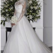 Gaun pengantin A-line dengan renda