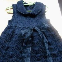Pletena haljina za djevojčice s iglama za pletenje s ovratnikom