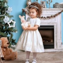 Novogodišnja bijela pahuljasta haljina za djevojčicu