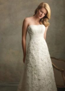 Gaun pengantin dengan skirt lace