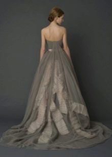 El vestido de novia gris de Vera Wong